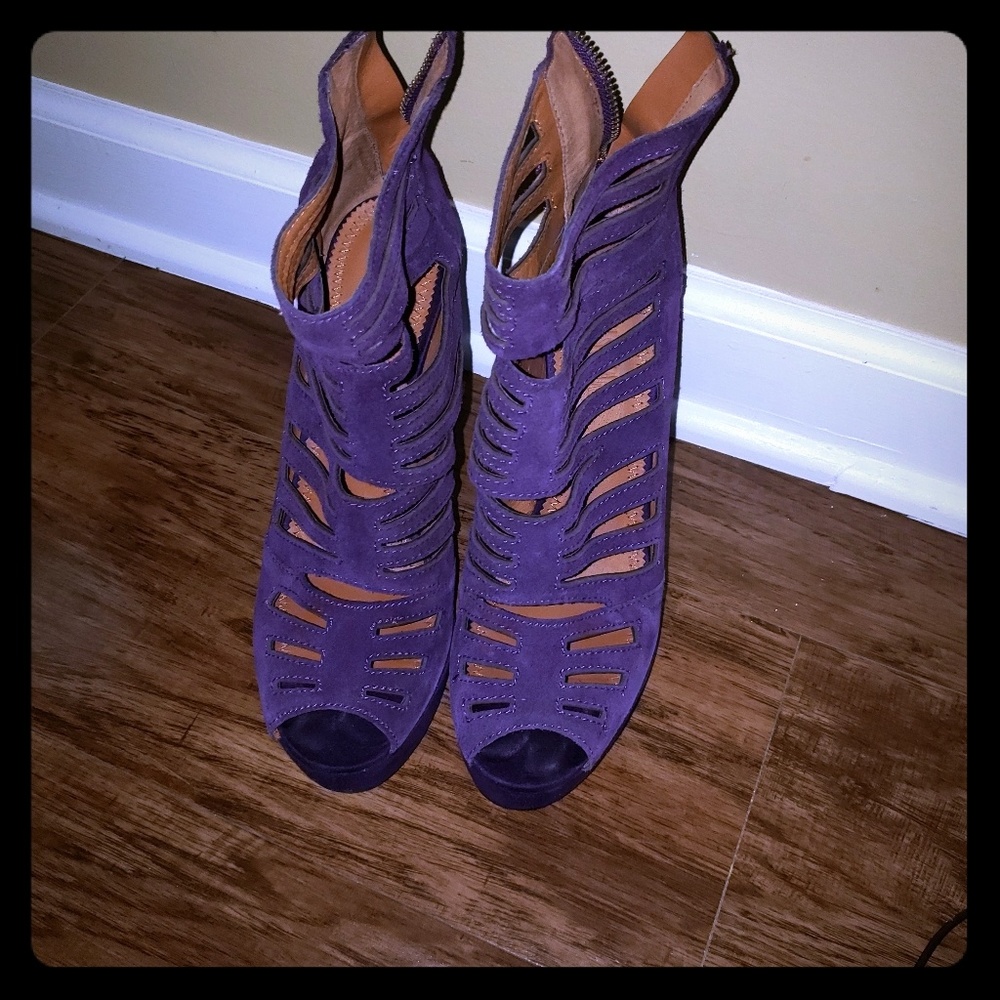 Used, worn a few times. Shoes
